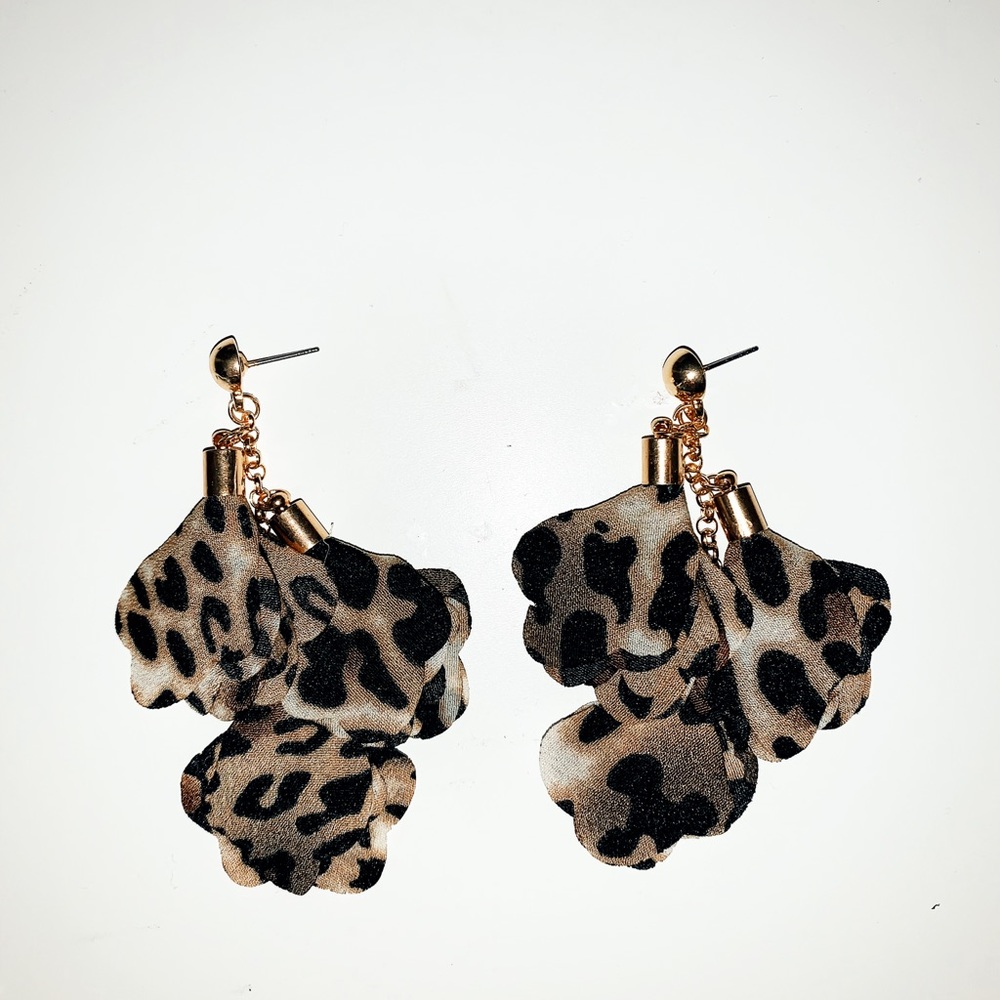 super cute cheetah print earrings